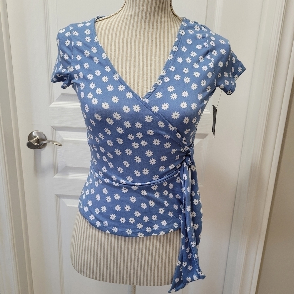Rebel Sugar xs baby blue daisy faux wrap top - NEW with tags - Picture 6 of 11